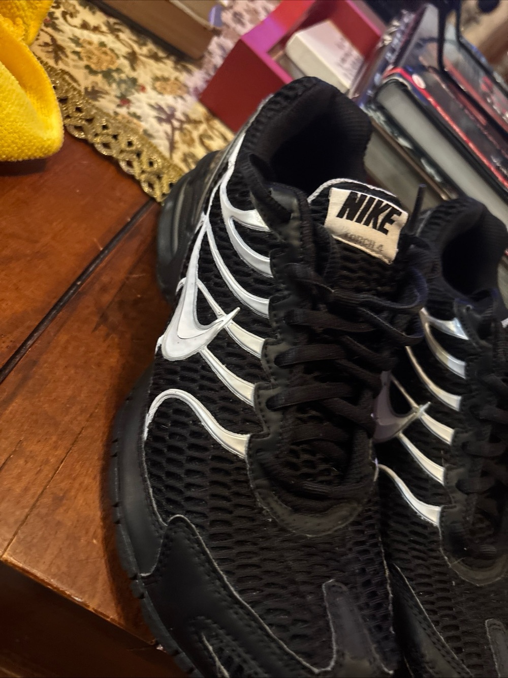 Nike Air Max Torch 4 Womens Size 9 Black Silver Running Shoes 343851-010